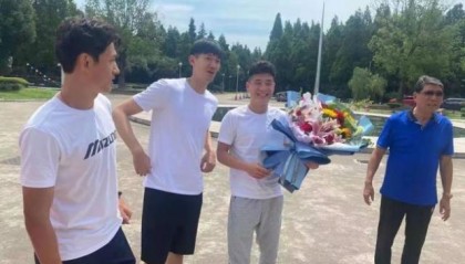 开云体育APP下载-徐根宝寄语武磊：12强赛要自信 出线了一起过生日